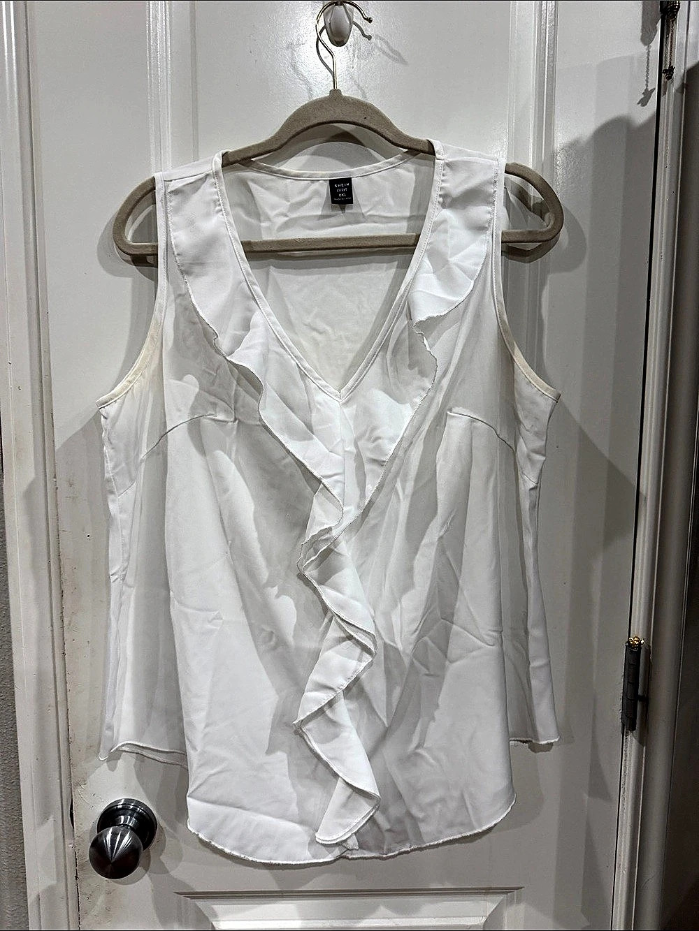 SHEIN White Ruffle Trim V-Neck Sleeveless Casual Tank Top Tank Top